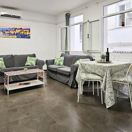 Two Bed In Centre *
