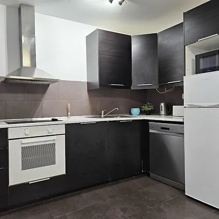 Two Bed In Centre شقة *