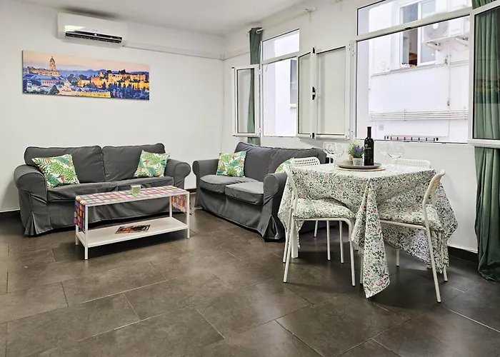 Two Bed In Centre *