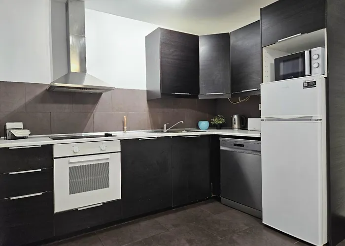 Two Bed In Centre Apartment