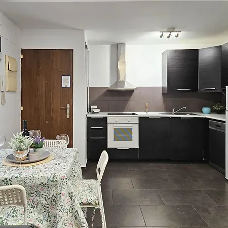 Two Bed In Centre